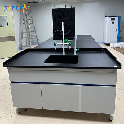 Panchina di laboratorio personalizzata in blu con scaffali regolabili e maniglie personalizzate